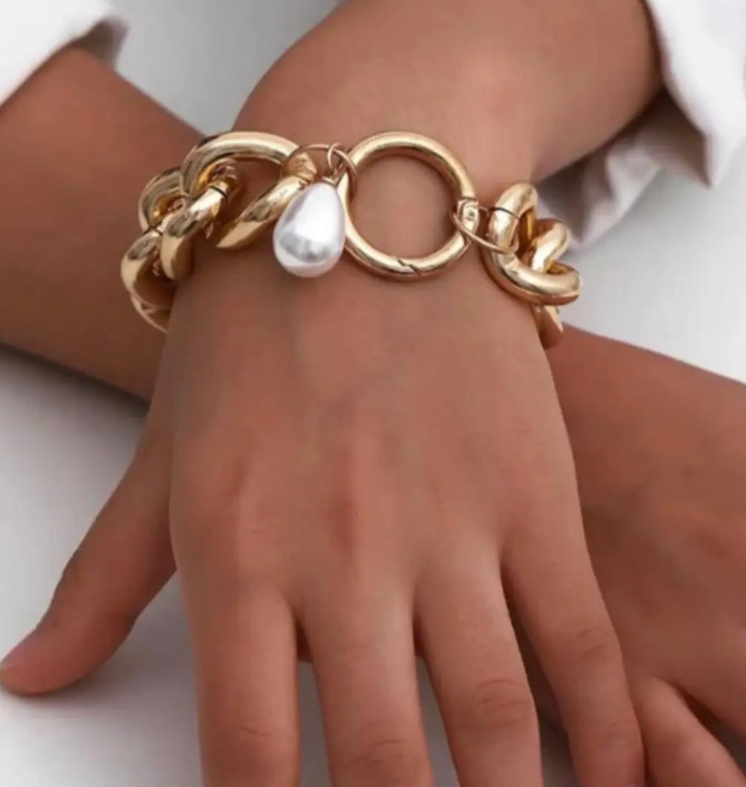 Baroque Pearl Charm Bracelet - Bella Jewels Design