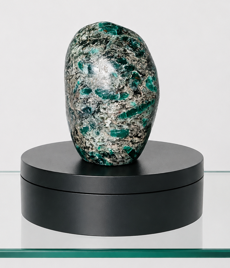 Polishes Emerald Mica Standing Free Form